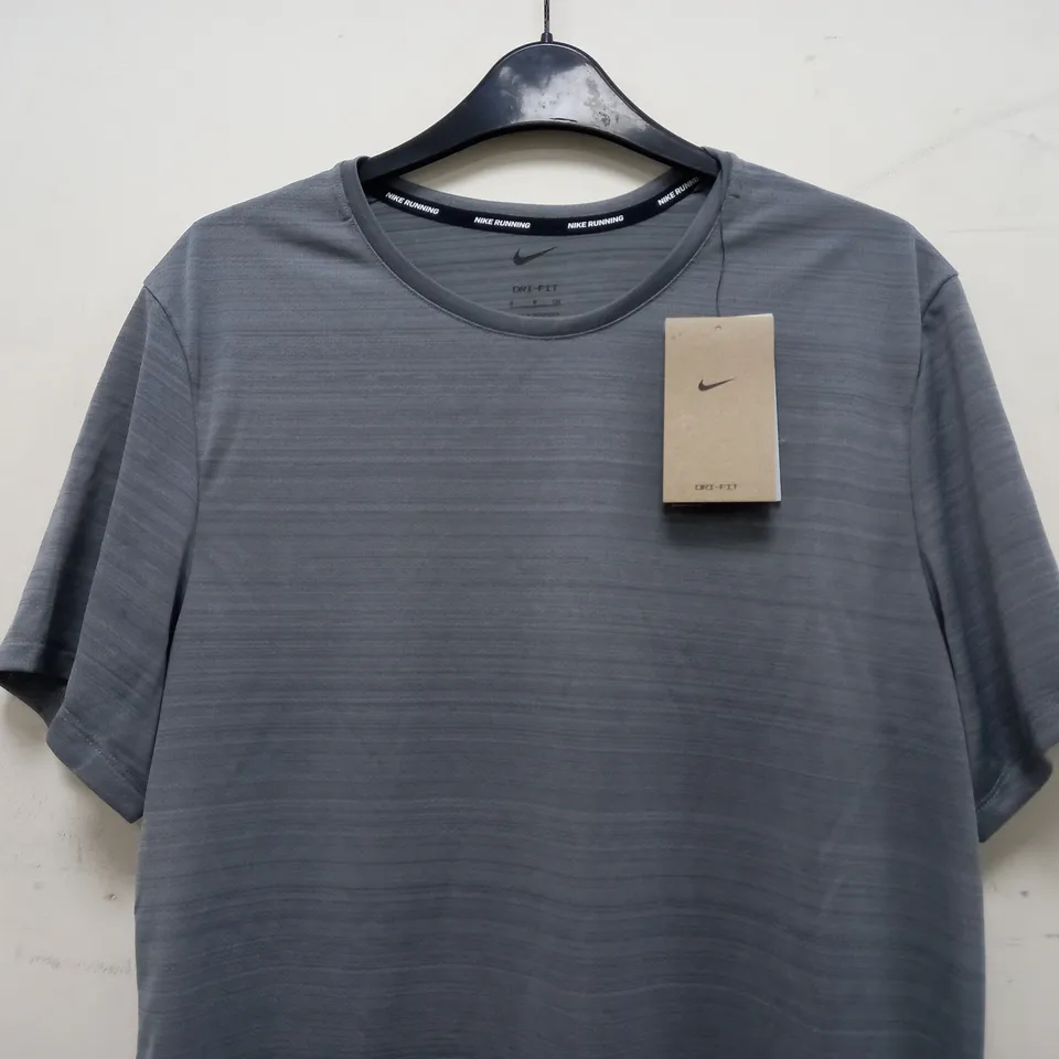 NIKE RUNNING TOP IN SILVER/GREY - SMALL