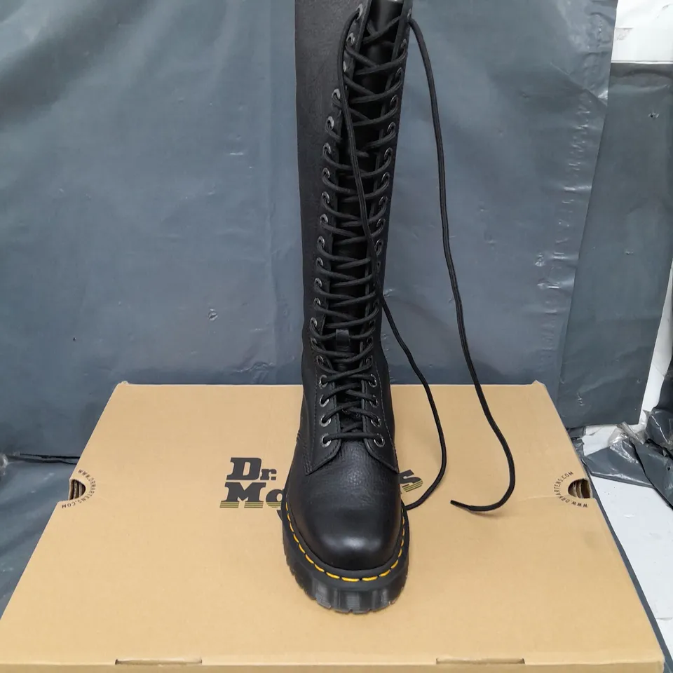 BOXED PAIR OF DR MARTENS 1B60 BEX HIGH LEG LACE UP BOOTS - 5