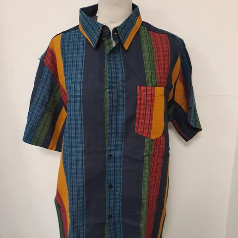 LUCMATTON SHORT SLEEVE SHIRT SIZE LARGE