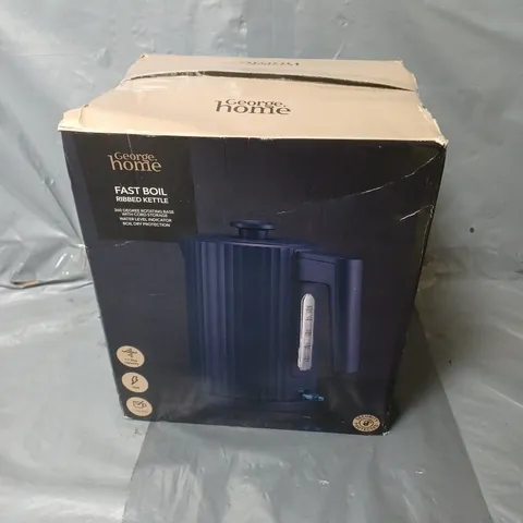 BOXED FAST BOIL RIBBED KETTLE IN NAVY