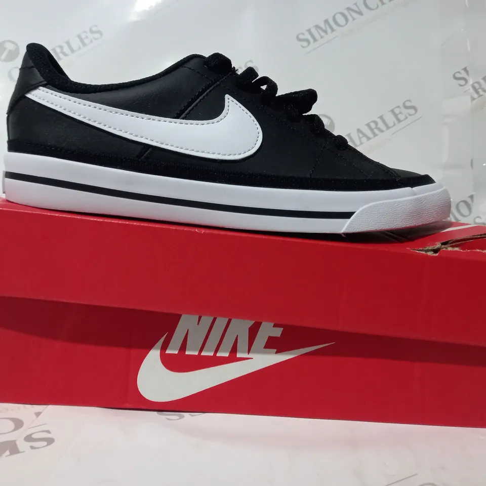 BOXED PAIR OF NIKE COURT LEGACY SHOES IN BLACK/WHITE UK SIZE 4