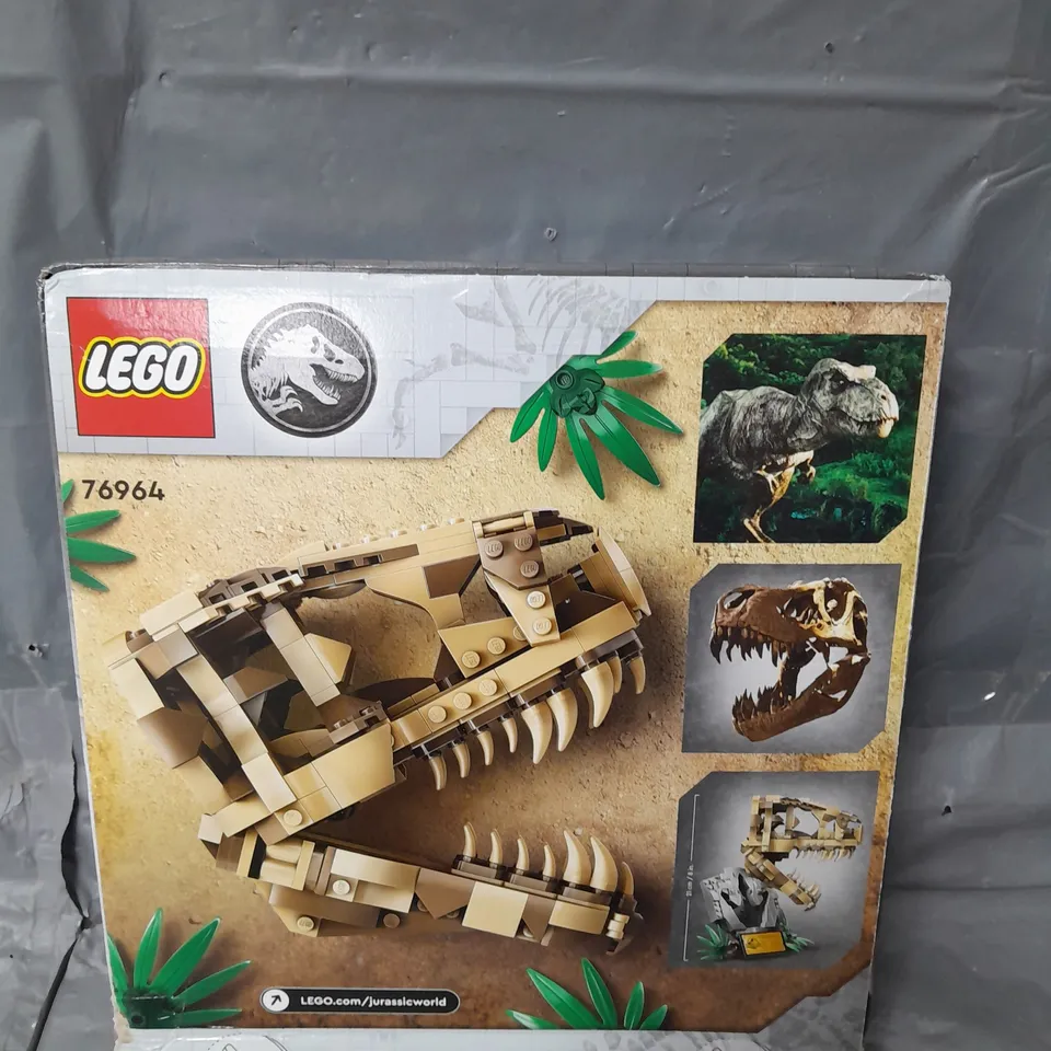 BOXED LEGO DINOSAUR FOSSILS T.REX SKULL 76964