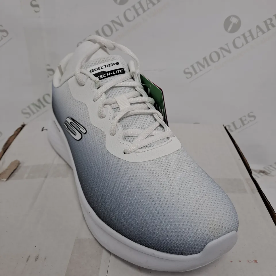 BOXED PAIR OF SKETCHERS TRAINERS SIZE 6.5