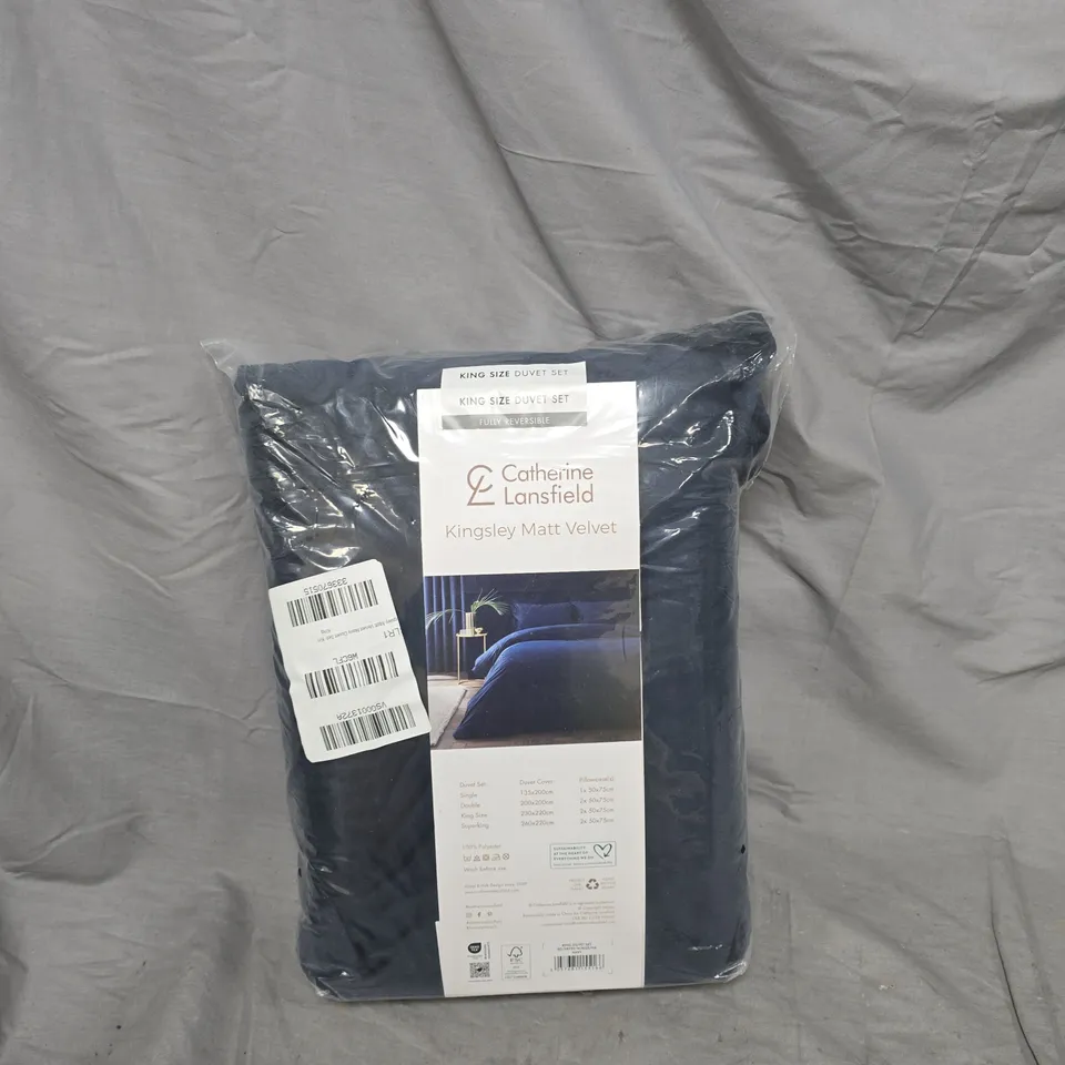 CATHERINE LANSFIELD KINGSLEY MATT VELVET DUVET SET – KING SIZE, NAVY