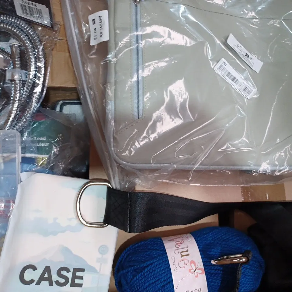 BOX OF APPROXIMATELY 20 ASSORTED HOUSEHOLD ITEMS TO INCLUDE DOOR DRAFT STOPPER, PRICE CITATION SET OF TENNIS BALLS, 3 LEVER DEADLOCK, ETC