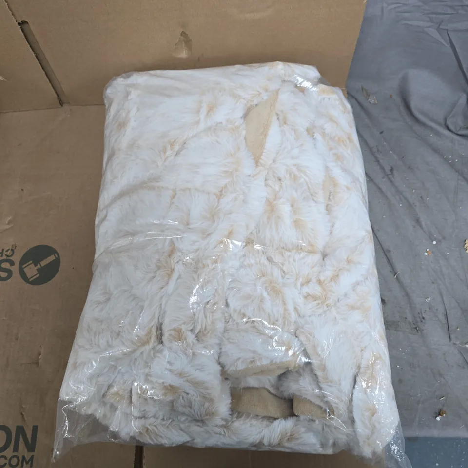 HUSH HAVEN DOUBLE LAYER FAUX FUR BLANKET – 150 X 200 CM