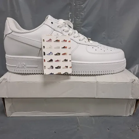 BOXED PAIR OF NIKE AIR FORCE 1 '07 SHOES IN WHITE SIZE UK 10