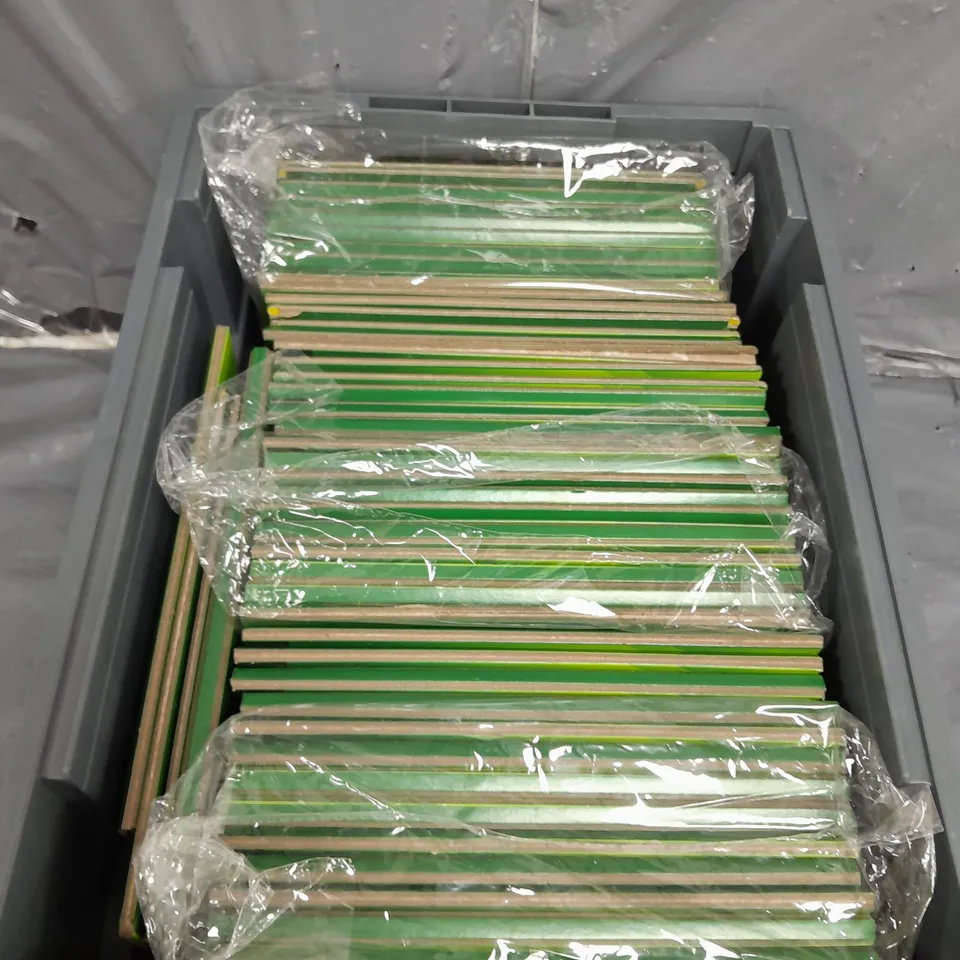 TOTE OF APPROX. 20 ASSORTED MOUSE AND RAT CAPTURE PATCHES 