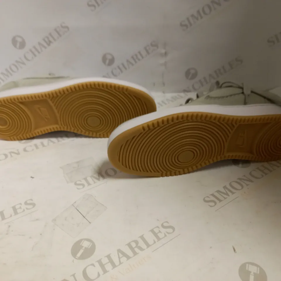 NIKE EBERNON LOW PREMIUM SUEDE TRAINERS - SIZE UK 6