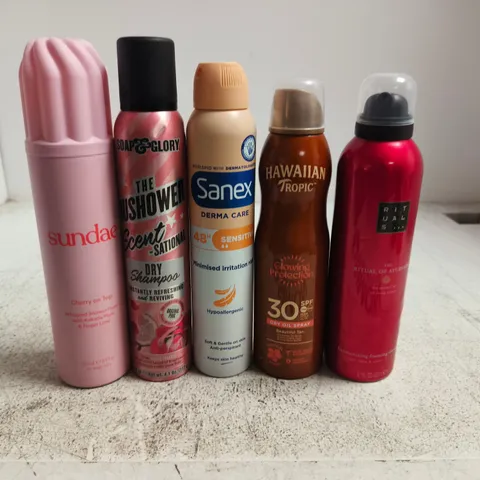 APPROXIMATELY 15 ASSORTED AEROSOLS TO INCLUDE RITUALS , SOAP AND GLORY AND SHOWER FOAM