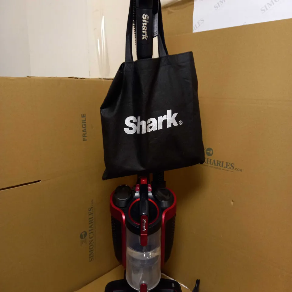 SHARK DUO CLEAN POWERFINS HOOVER