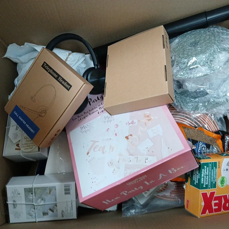 BOX OF APPROXIMATELY 12 ASSORTED ITEMS TO INCLUDE - STIKKI METHOD PELLETS, 4" MAGNETIC PARTS HOLDER, AND MORPHY RICHARDS STEAMER ETC. 