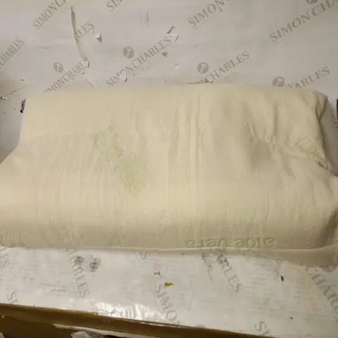 UMI MEMORY FOAM PILLOW