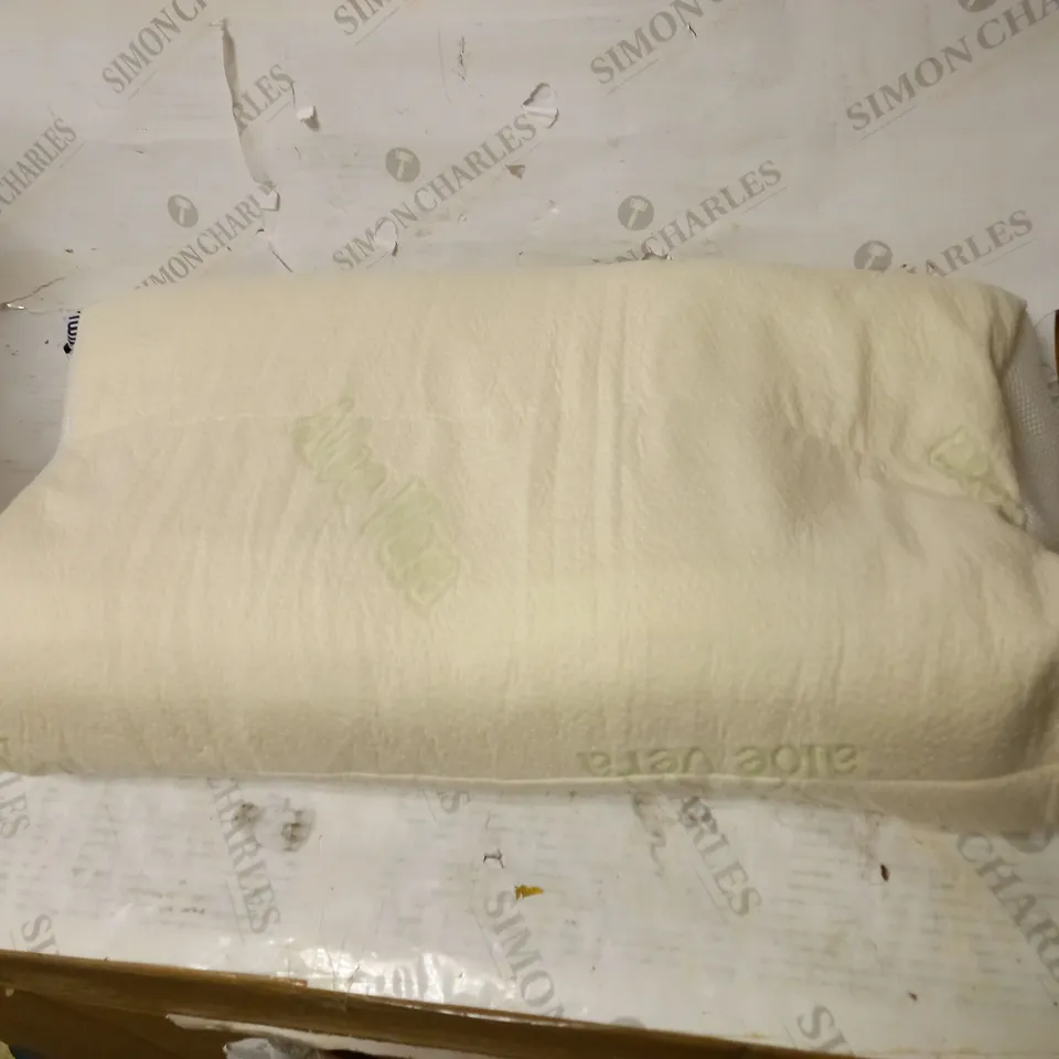 UMI MEMORY FOAM PILLOW