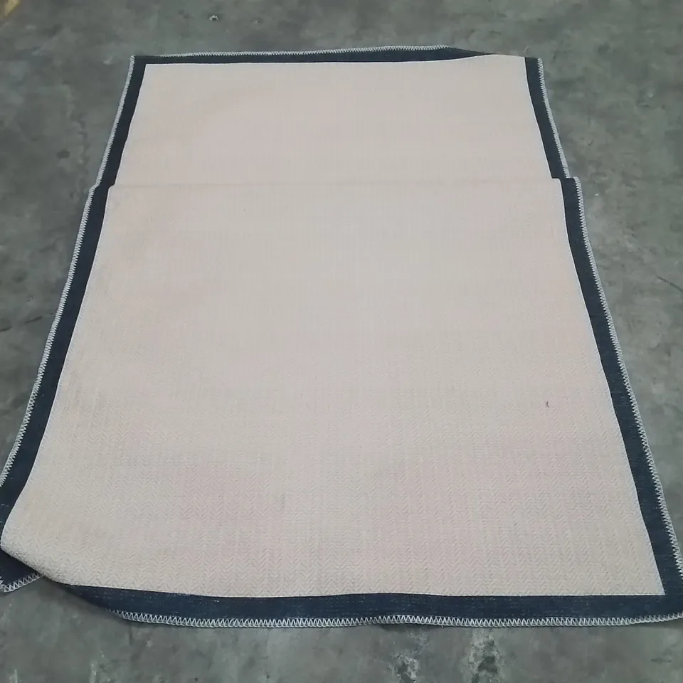 QUALITY DESIGNER AREA RUG - APPROXIMATELY 175X125CM