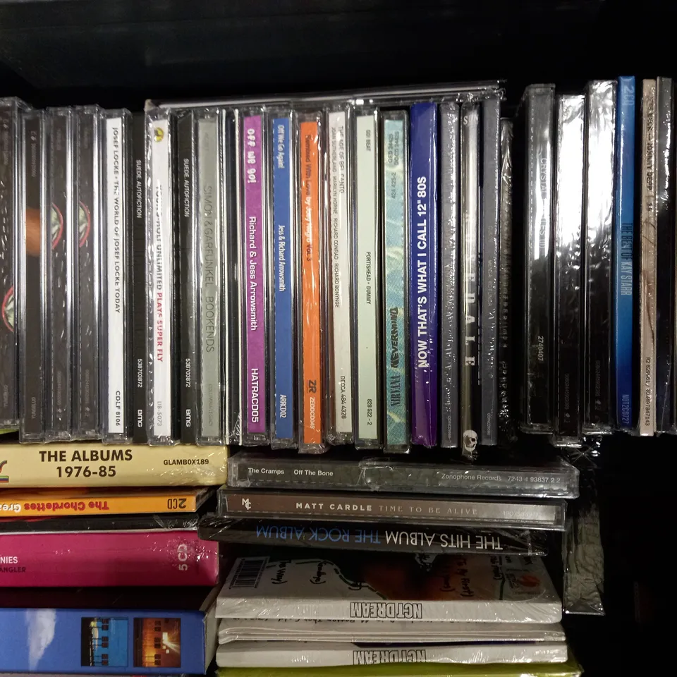 LOT OF APPROXIMATELY 64 CDS, TO INCLUDE SHINEE, HARRY STYLES, DONNY OSMOND, ETC