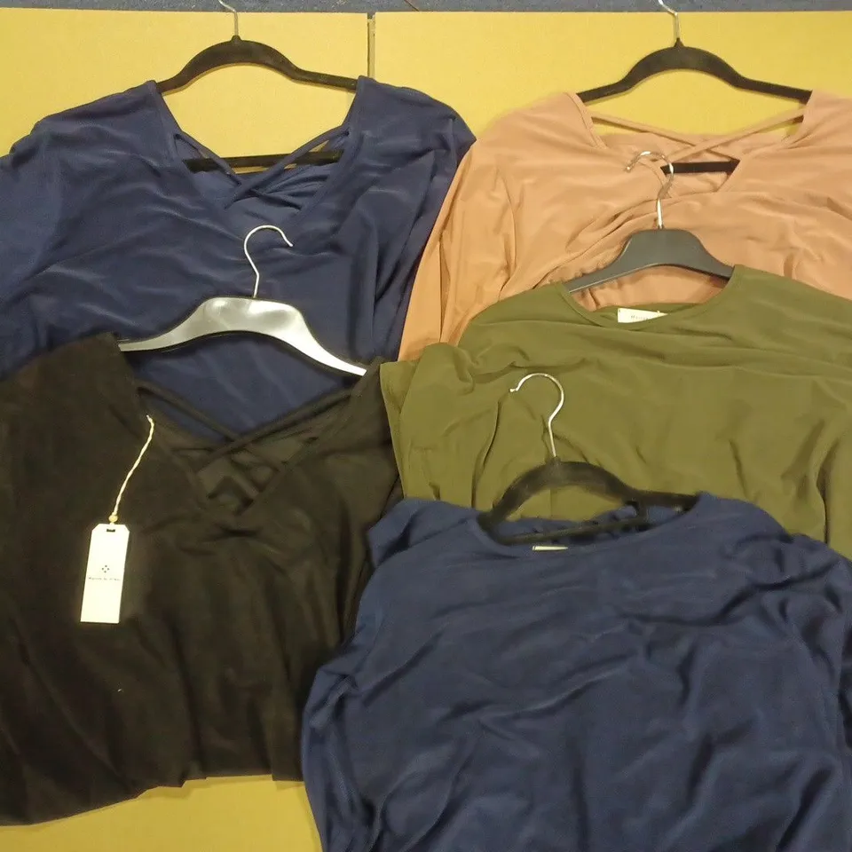 BOX OF APPROX 10 ASSORTED ITEMS OF MAISON DE NIMES CLOTHING IN VARIOUS SIZES AND STYLES 