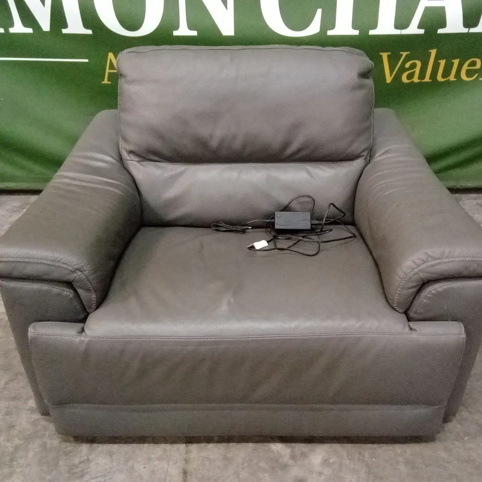 QUALITY DESIGNER ITALIAN MADE WIDE LEATHER POWER RECLINER SNUGGLE CHAIR