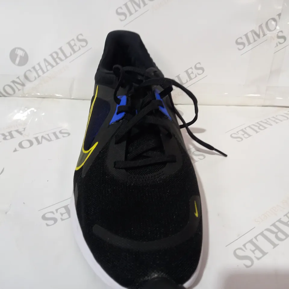 PAIR OF NIKE TRAINERS IN BLACK/YELLOW/BLUE UK SIZE 8