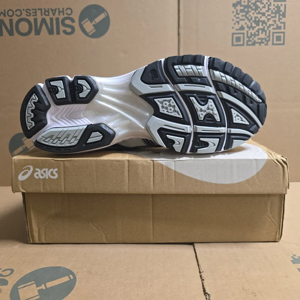 BOXED PAIR OF ASICS GEL-KAYANO 14 TRAINERS IN WHITE/GREY SIZE UK 8.5