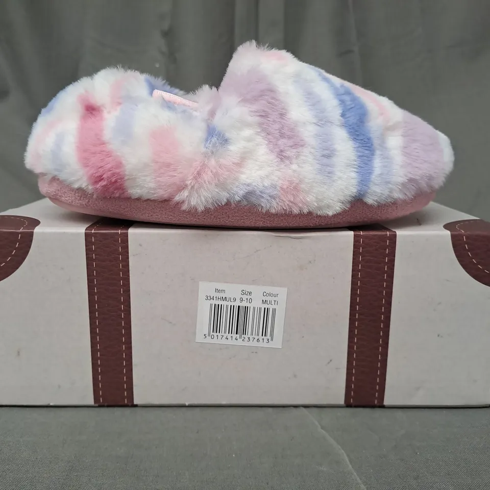 BOXED PAIR OF TOTES TOASTIES KIDS SLIPPERS IN PINK/MULTICOLOUR SIZE 9-10