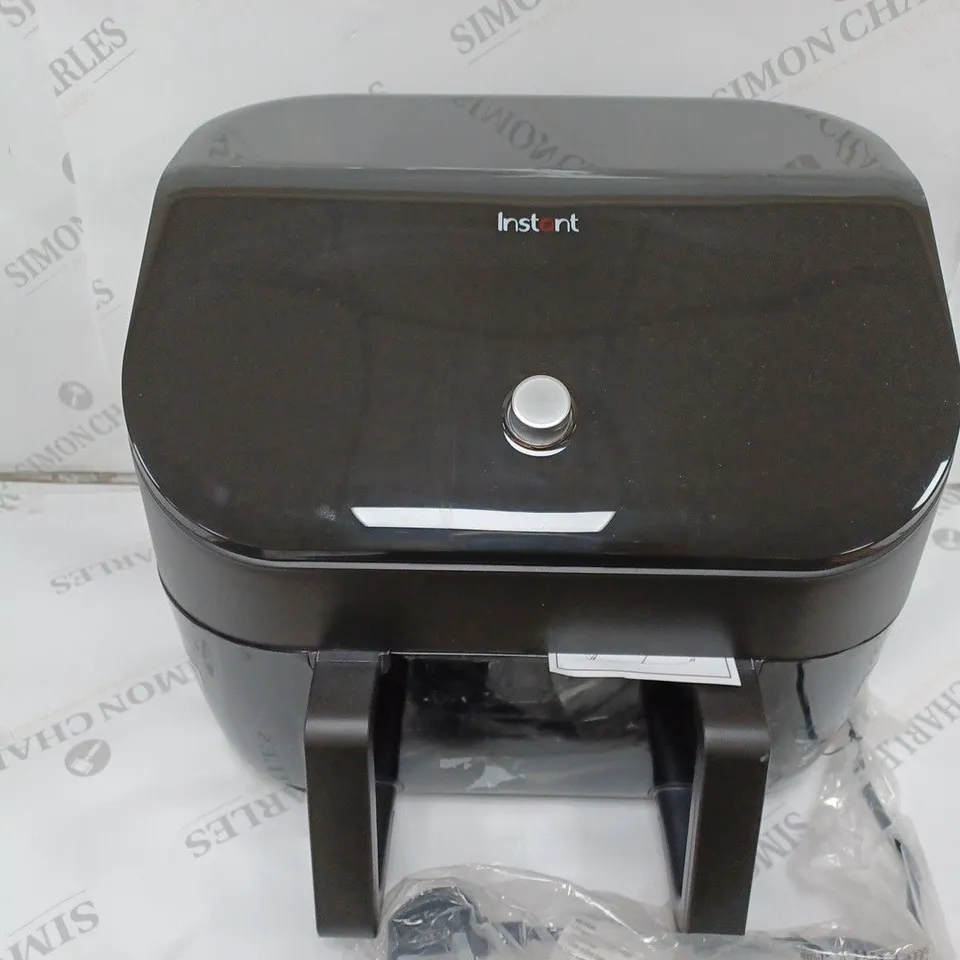 BOXED INSTANT VORTEX PLUS VERSAZONE AIR FRYER 