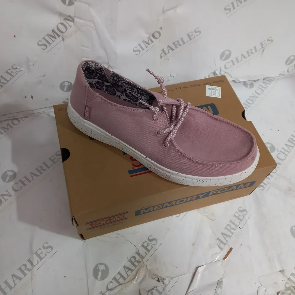 BOXED PAIR OF BOB'S BY SKETCHERS TEXTILE TRAINERS IN MAUVE WITH WHITE SPECKLED SOLE SIZE7