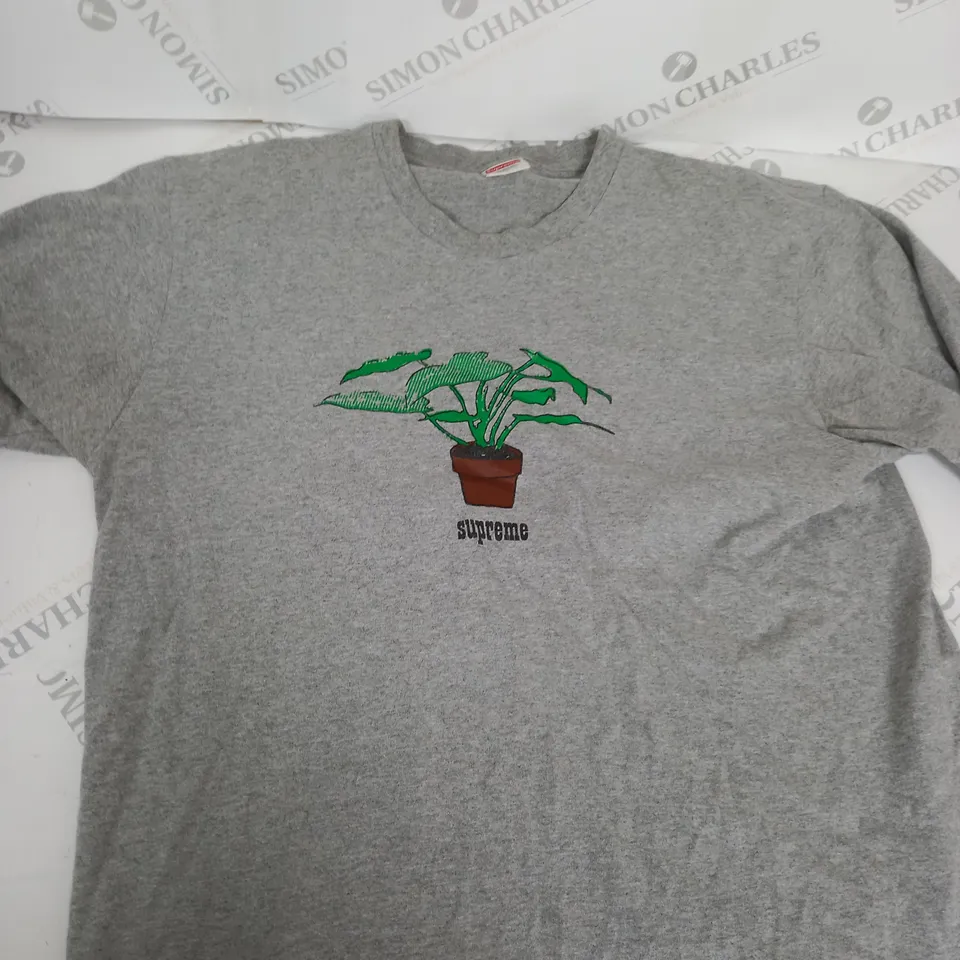 SUPREME GRAPHIC T-SHIRT SIZE L