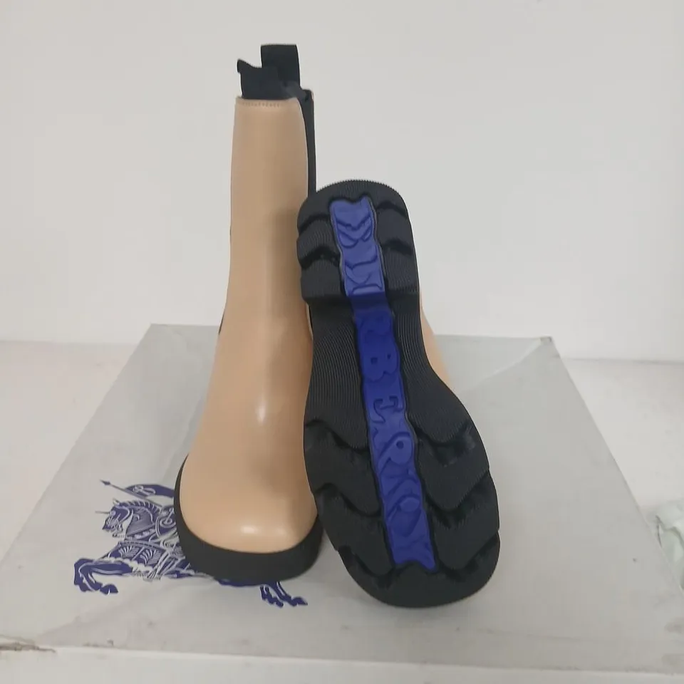 BURBERRY LEATHER CHELSEA BOOTS – COLOUR CUSTARD, UK 4.5 (EU 37.5)
