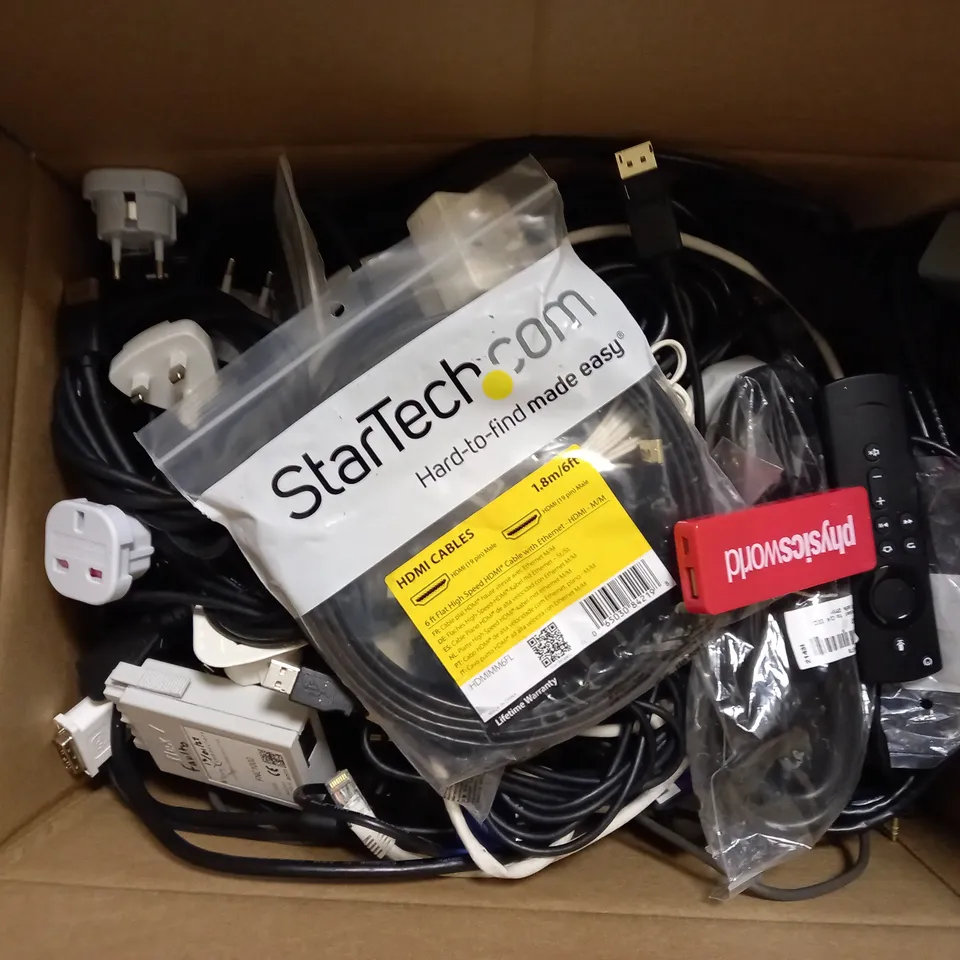 LOT OF APPROXIMATELY 30 CABLES AND ELECTRICALS TO INCLUDE PHYSICS WORLD PRINTED POWER BANK, STARTECH.COM HDMI CABLES, TRAVEL ADAPTER (EUROPEAN TO UK), ETC