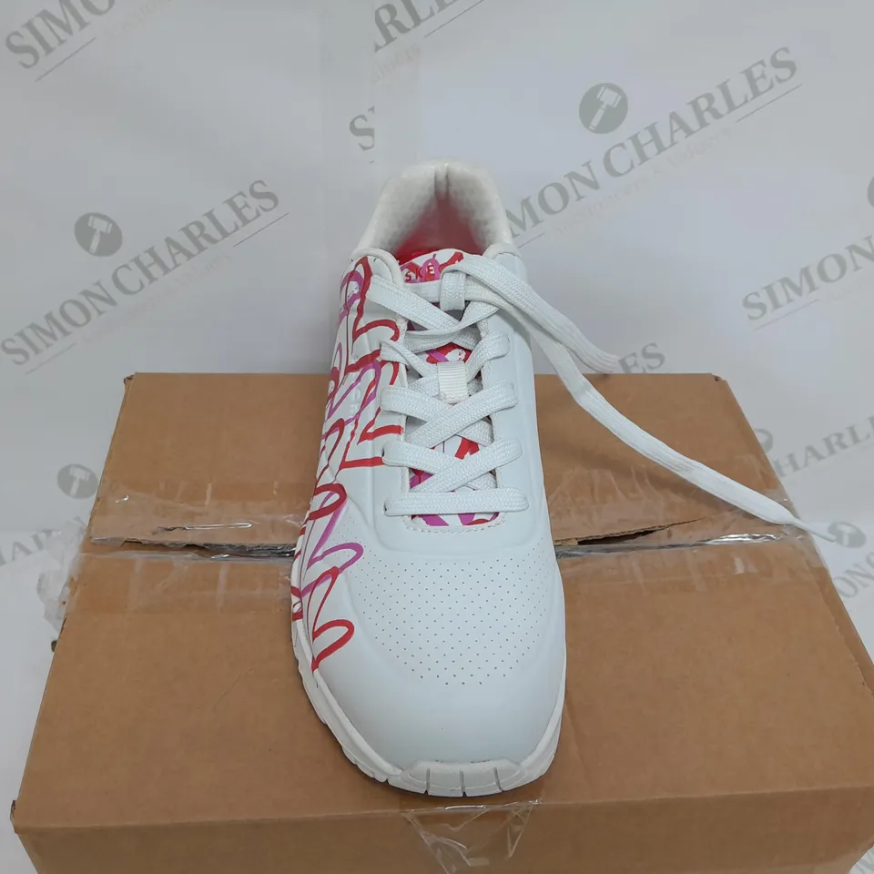 SKECHERS CUSTOMIZED TRAINERS HEART DESIGN SIZE 10