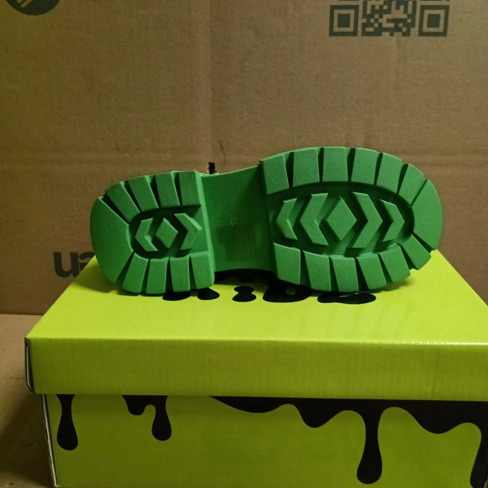 KOI KIDZ LIL TIRA CHEEKY FROG MARY JANE SHOES GREEN SIZE 12