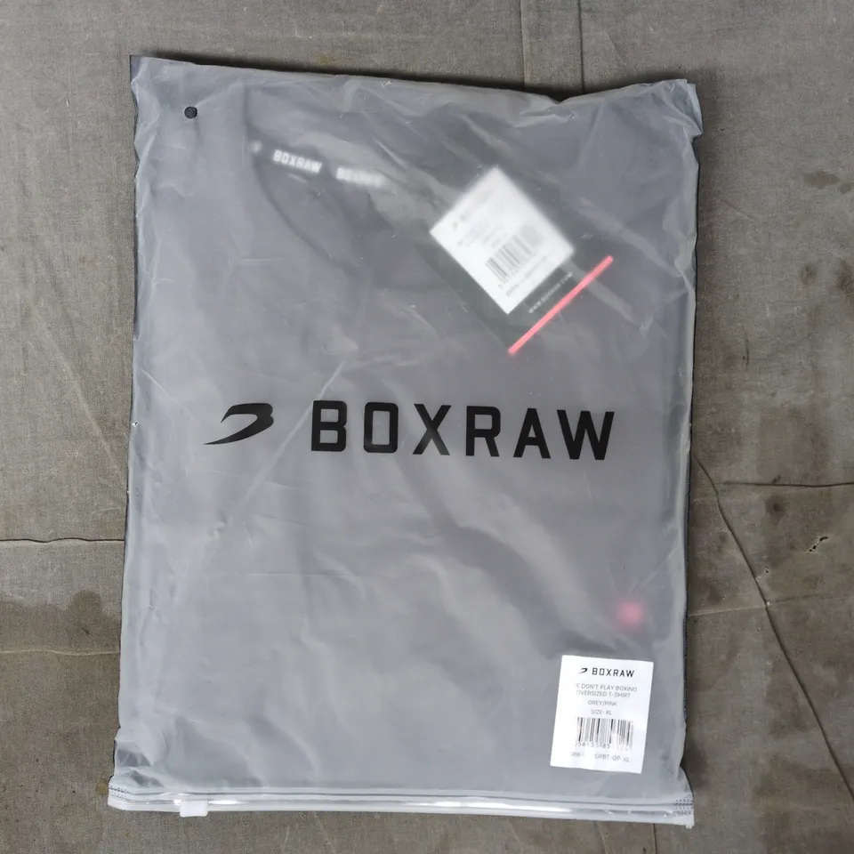 BAGGED BOXRAW WE DON'T PLAY BOXING OVERSIZED T-SHIRT IN GREY/PINK SIZE XL