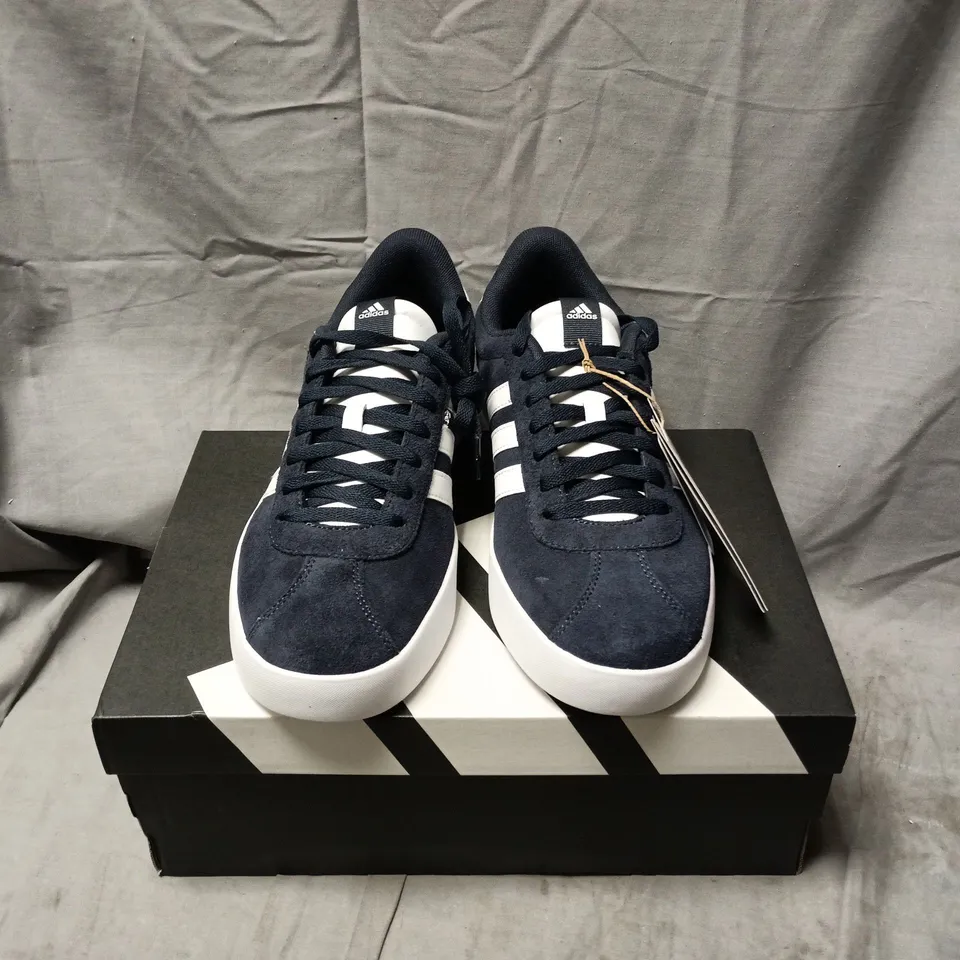 BOXED PAIR OF ADIDAS VL COURT 3.0 TRAINERS IN NAVY/WHITE - UK 10