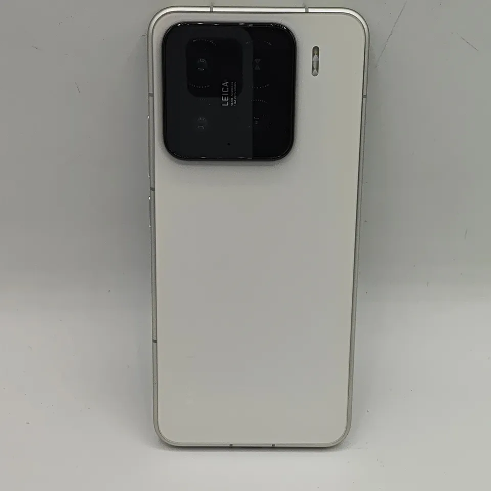 UNBOXED XIAOMI 15 256GB IN WHITE WITH BLACK CASE