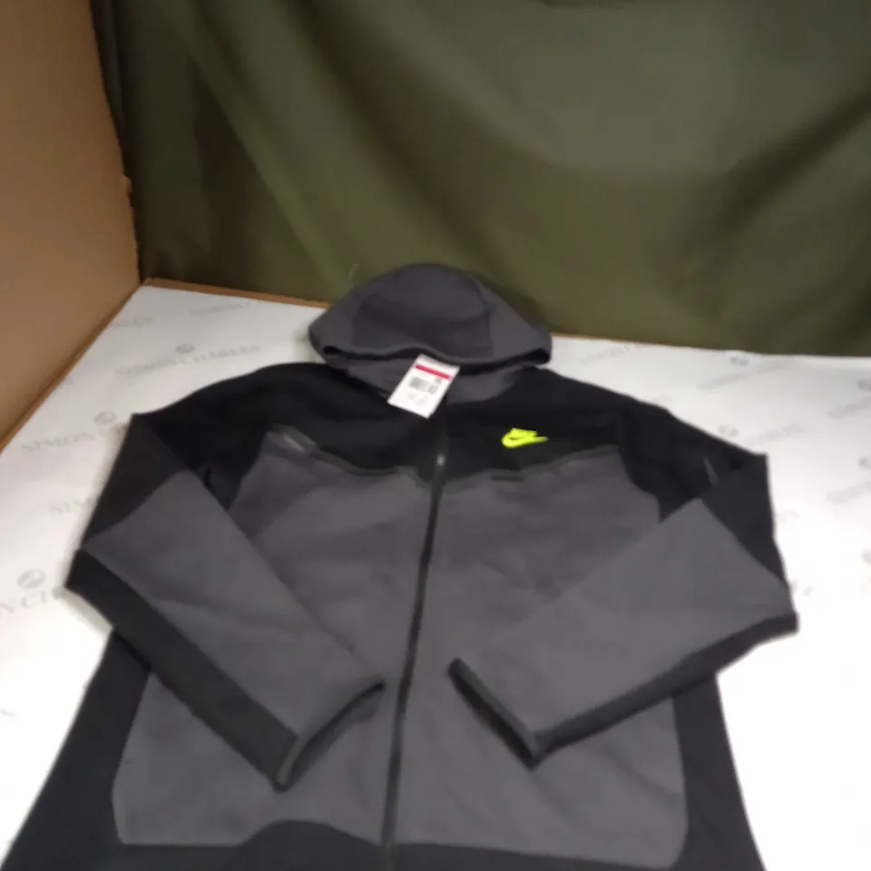 LARGE NIKE TECH FLEECE HOODIE 