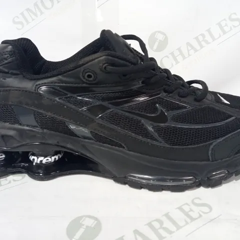 PAIR OF NIKE SUPREME SHOES IN BLACK UK SIZE 7
