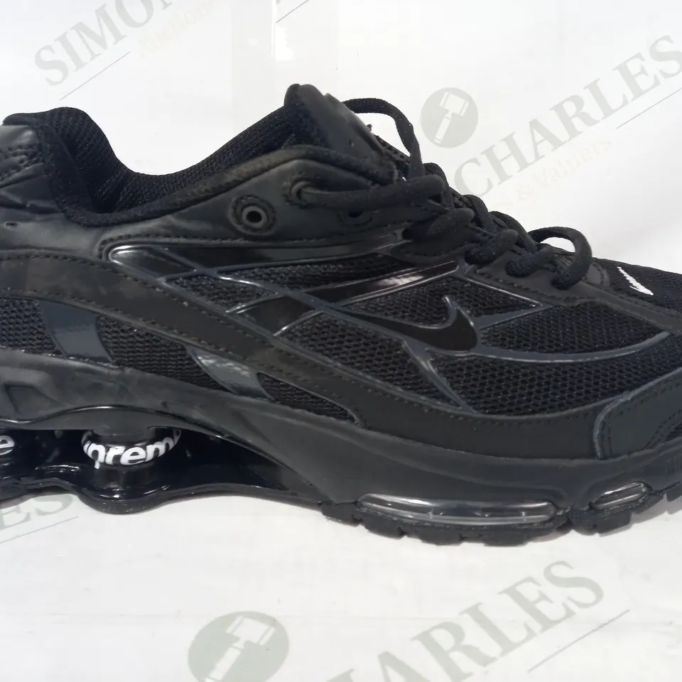 PAIR OF NIKE SUPREME SHOES IN BLACK UK SIZE 7