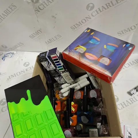 BOXED CIATE 17 PIECE EYE AND NAIL SET