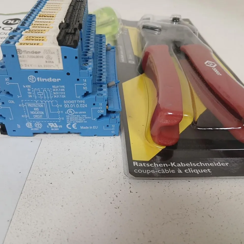 LOT OF ASSORTED HARDWARE AND TOOLS: FINDER RELAY MODULE, CABLE CUTTER, ENVELOPES AND DECORATIVE ITEMS