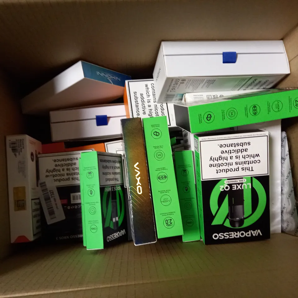 APPROXIMATELY 20 BOXED E-CIGARETTES TO INCLUDE ASPIRE POCKEX KIT, INNOKIN ENDURA T18E, VAPORESSO XROS 4, ETC