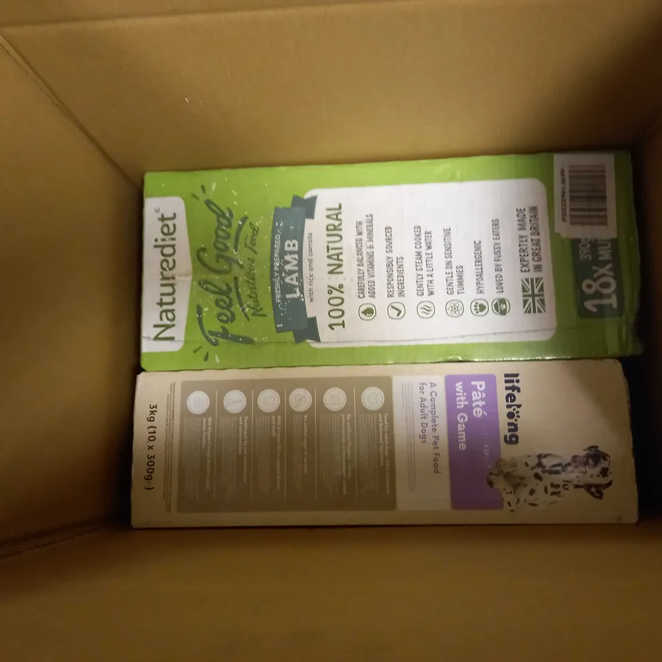 LOT OF PET FOOD ITEMS TO INCLUDE IAMS LAMB, PUPPY LAMB & RICE, AND WHITE FISH COOKIES ETC.