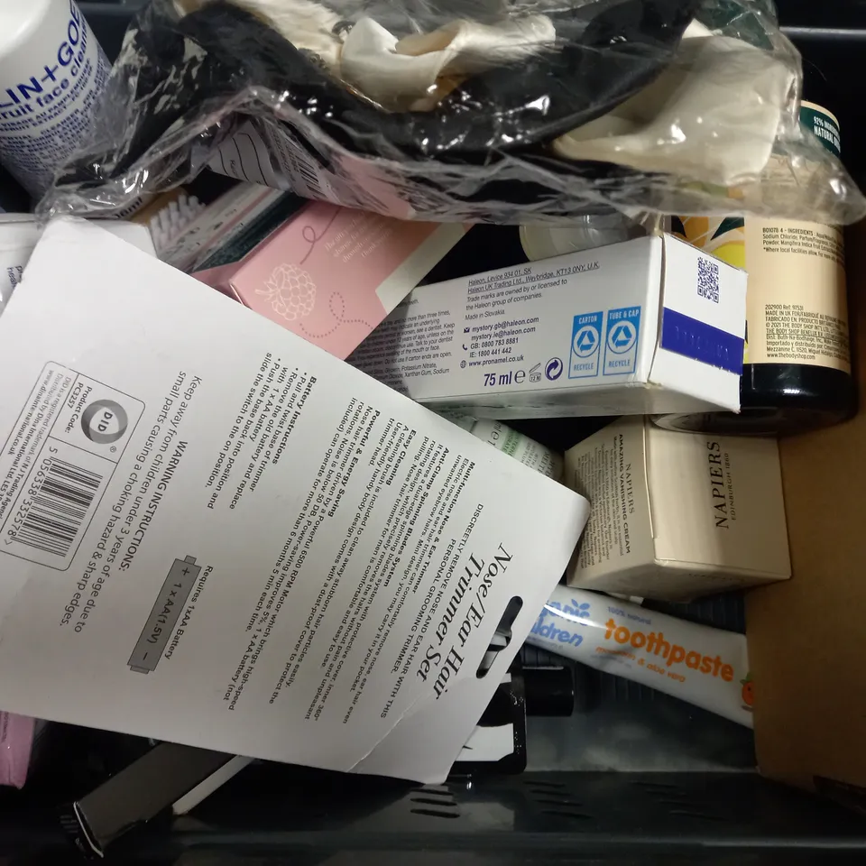BOX OF APPROX 15 ASSORTED HEALTH AND BEAUTY ITEMS TO INCLUDE -GARNIER BODY TAN LOTION - THE BODY SHOP ALMOND MILK - REVLON EQUAVE SHAMPOO ETC 
