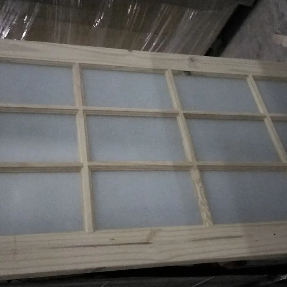 15 LITE KNOTTY PINE OBSCUR GLAZED INTERNAL DOOR 1981MM × 838MM, DAMAGED 