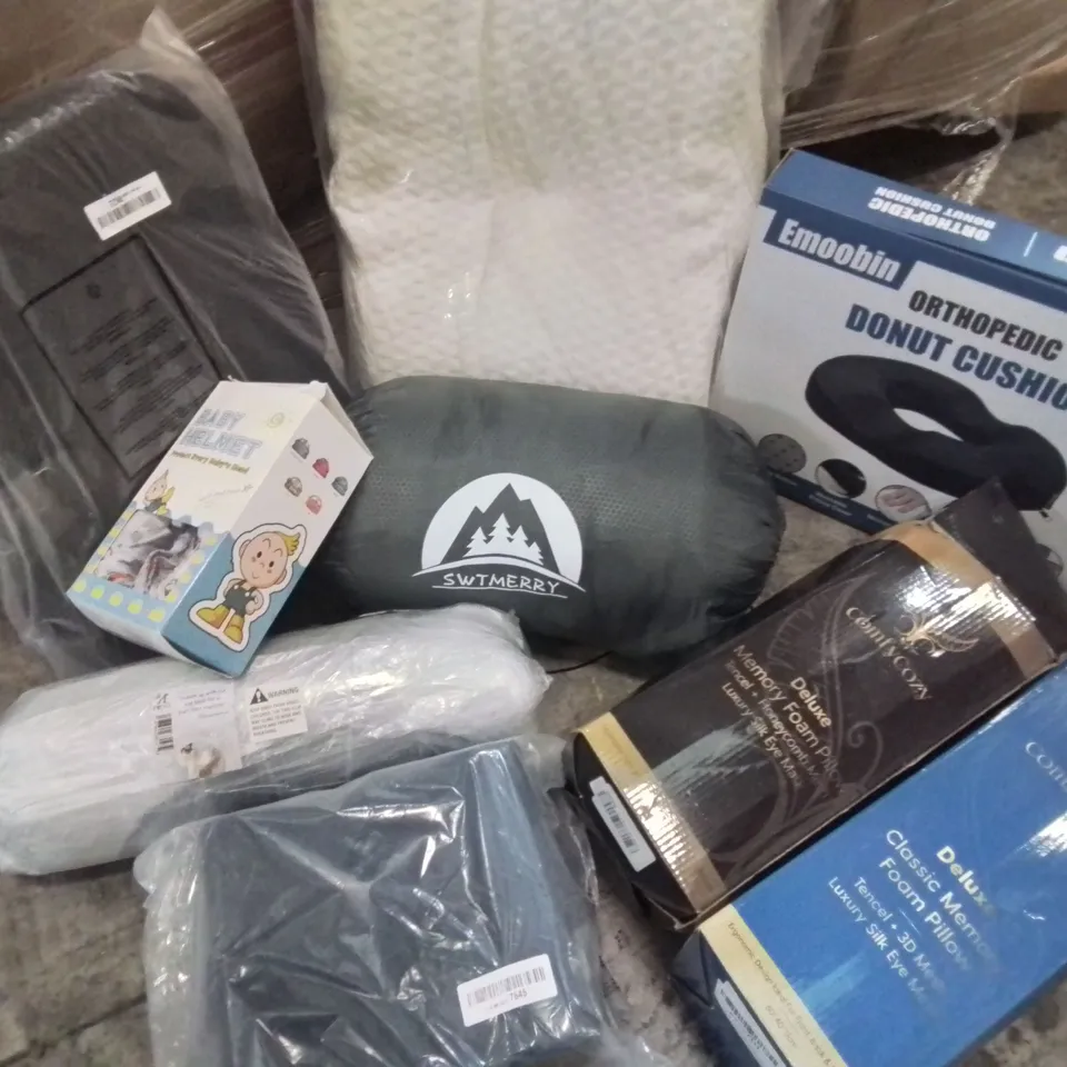 PALLET OF ASSORTED HOUSEHOLD ITEMS TO INCLUDE CUSHIONS, PET BLANKETS AND PILLOWS