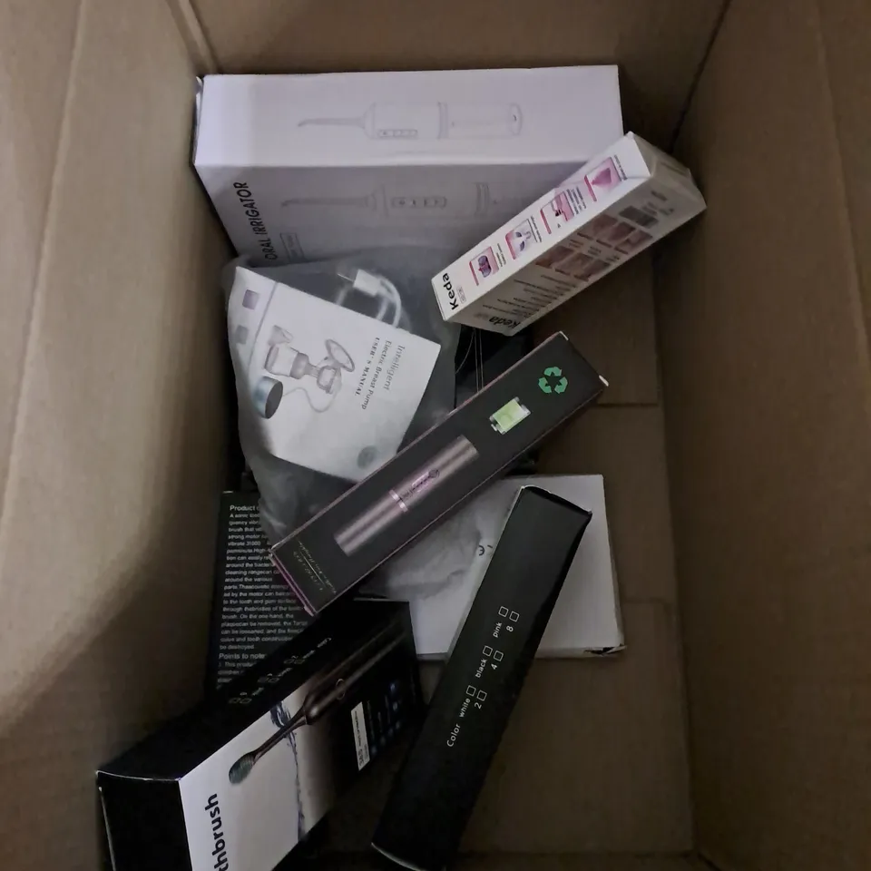 BOX OF APPROXIMATELY 8 ASSORTED ELECTRICAL COSMETIC ITEMS TO INCLUDE - PANASONIC NOSE & FACIAL HAIR TRIMMER - STRAIGHTEN COMB - ELECTRIC TOOTHBRUSH - ETC