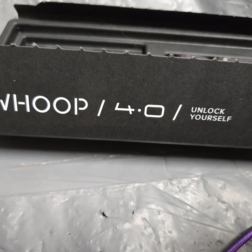 WHOOP 4.0 FITNESS TRACKER BAND WITH USB CHARGER 