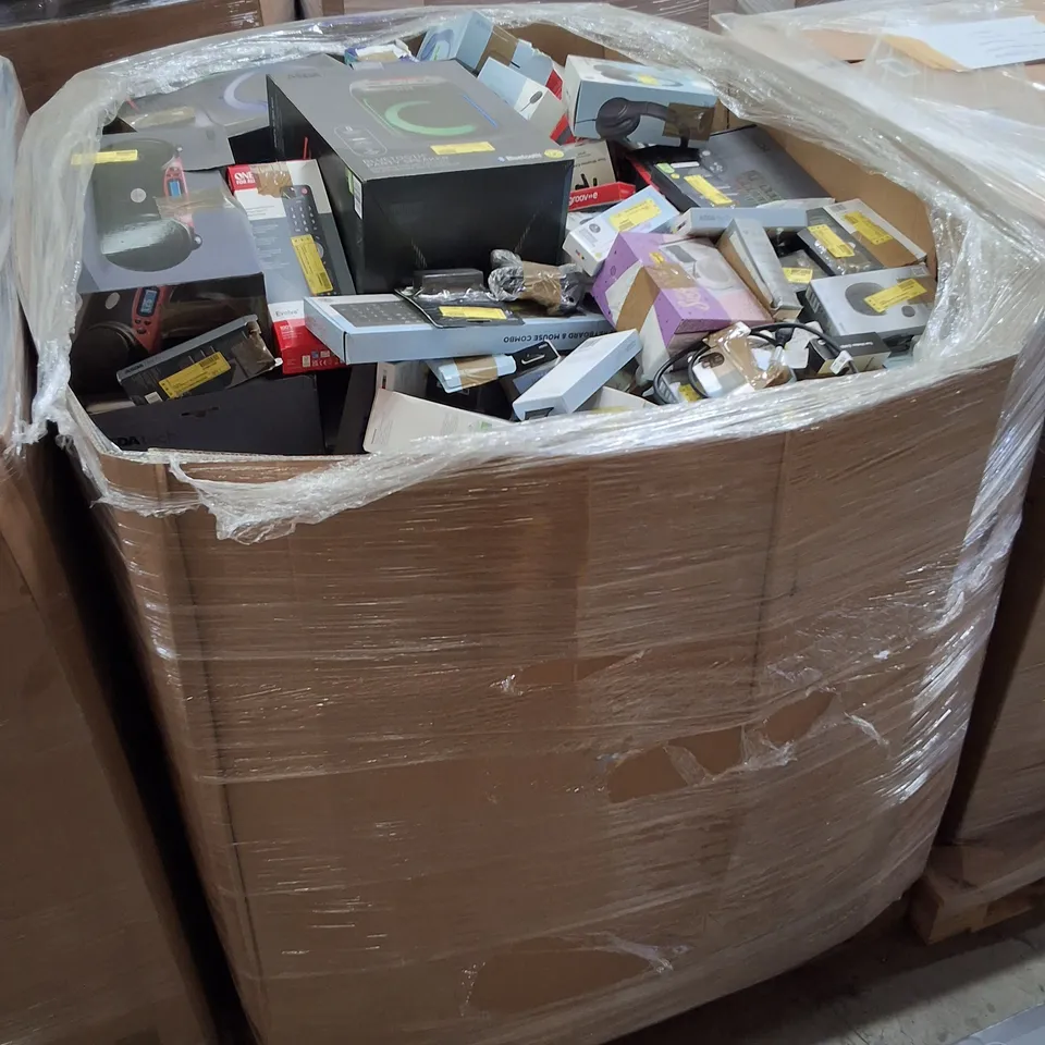 PALLET CONTAINING ASSORTED ELECTRICAL RETURNS INCLUDING BLUETOOTH PARTY SPEAKER, WIRELESS KEYBOARD, HDMI SWITCH, UNIVERSAL REMOTE & POCKET RADIO