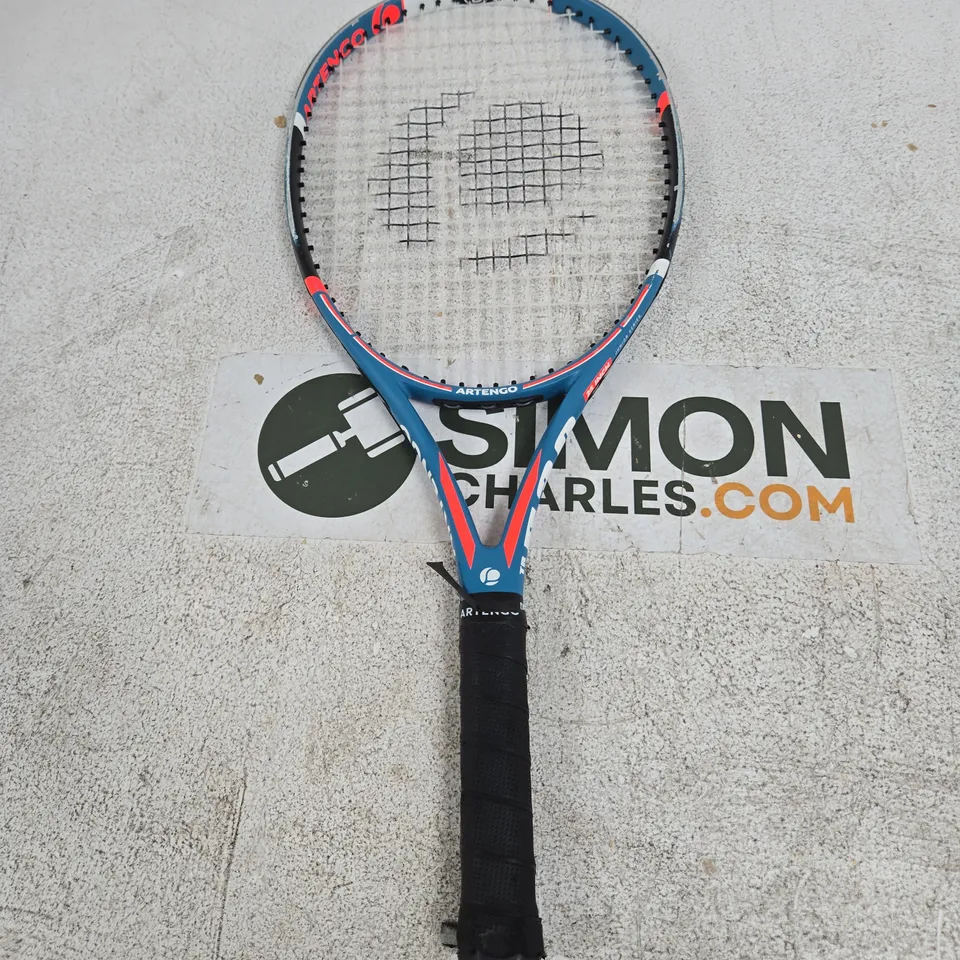 ARTENGO TENNIS RACKET – BLUE WITH RED ACCENTS 