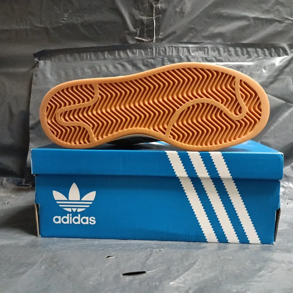 BOXED PAIR OF ADIDAS CAMPUS 00S TRAINERS IN GREY/WHITE SIZE UK 4.5